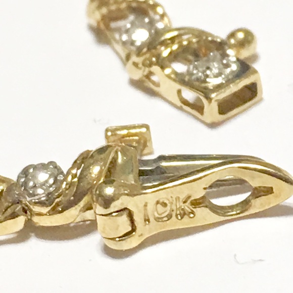 10 K Tennis Bracelet with White Diamonds - Picture 6 of 7